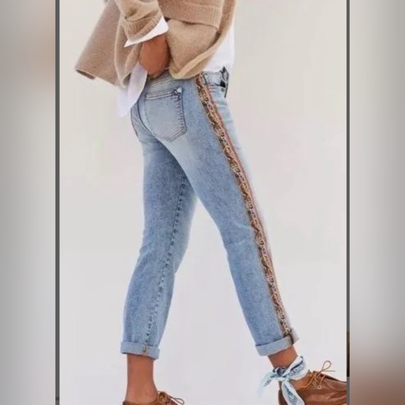 Anthropologie Pilcro Plus Light Wash Camo Side Stripe Slim Boyfriend Jeans 32 - Picture 1 of 10